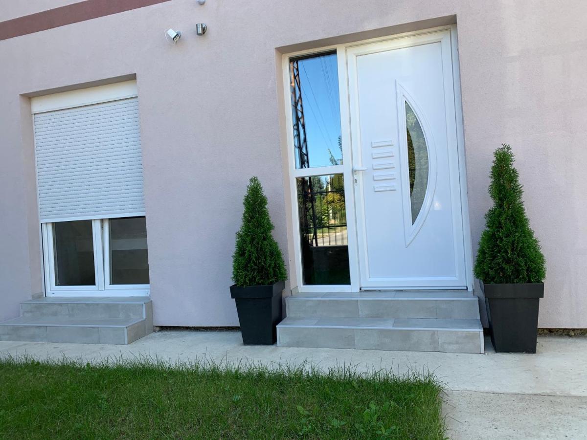Apartman Spring Сомбор Екстериор снимка